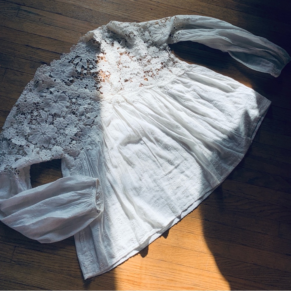 Gorgeous Breezy Flower Lace Top. Stunning piece🤍🤍🤍
